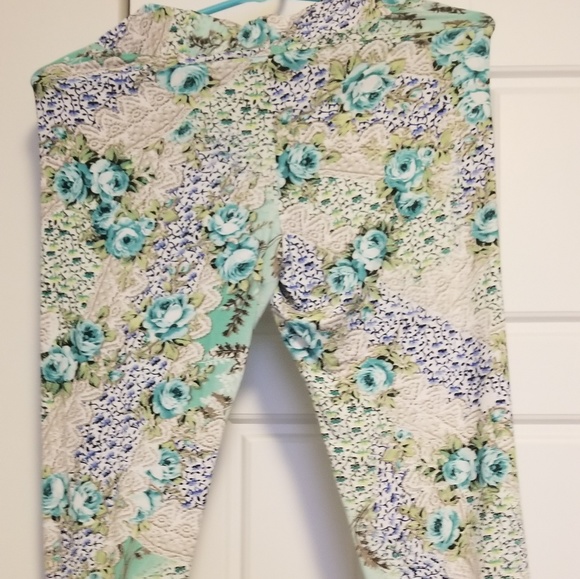 Outfit - Picture 3 of 3